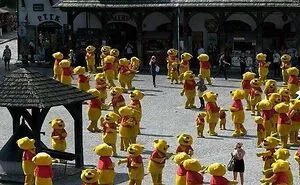 40 Cursed Pics To Make Your Day 100% Weirder, As Shared On This IG Page