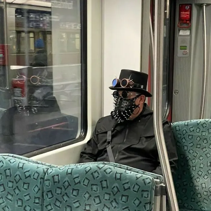 30 Times People Had To Look Twice To Understand What They Were Seeing On The Berlin Subway