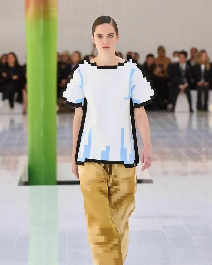 30 Questionable Fashion Choices That Have Been Shared On This Instagram Page