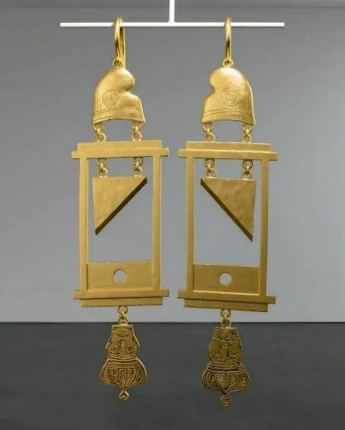 Ghoulish Gold Earrings Depicting The Severed Heads Of Marie Antoinette And King Louis Xvi Were Sold As Souvenirs During Their Execution By Guillotine In 1793