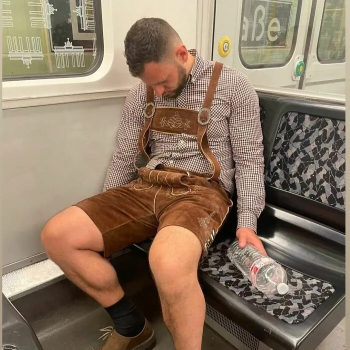 30 Times People Had To Look Twice To Understand What They Were Seeing On The Berlin Subway