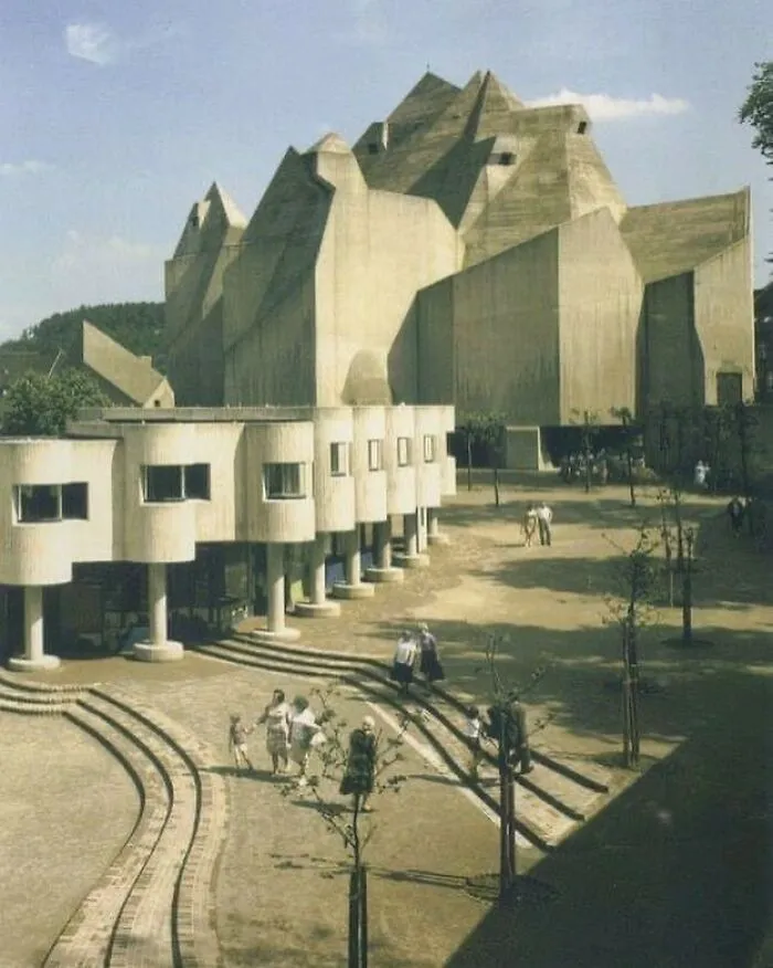 30 Pics That Perfectly Sum Up Brutalist Architecture, As Shared On This Online Page (New Pics)