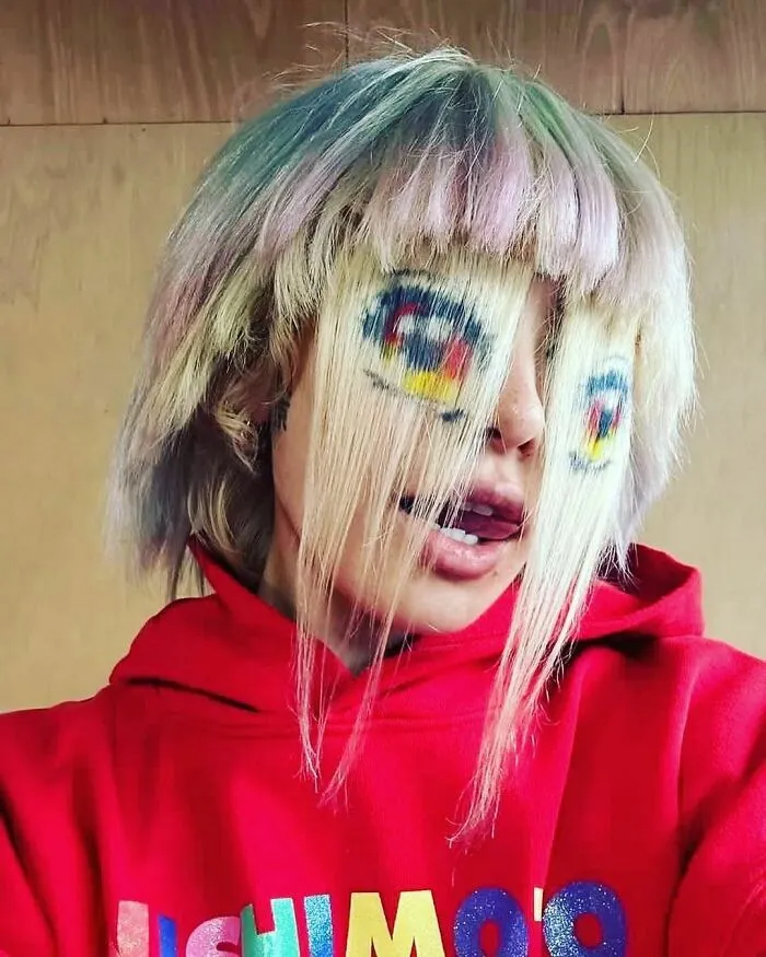 30 Questionable Fashion Choices That Have Been Shared On This Instagram Page