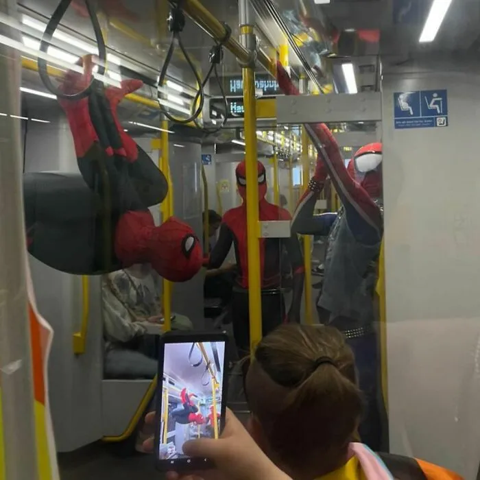 30 Times People Had To Look Twice To Understand What They Were Seeing On The Berlin Subway