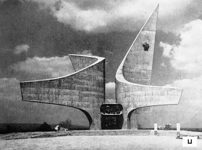 30 Pics That Perfectly Sum Up Brutalist Architecture, As Shared On This Online Page (New Pics)
