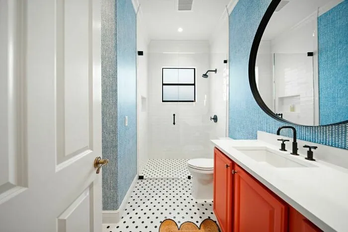Contrasting Colors Draw Attention