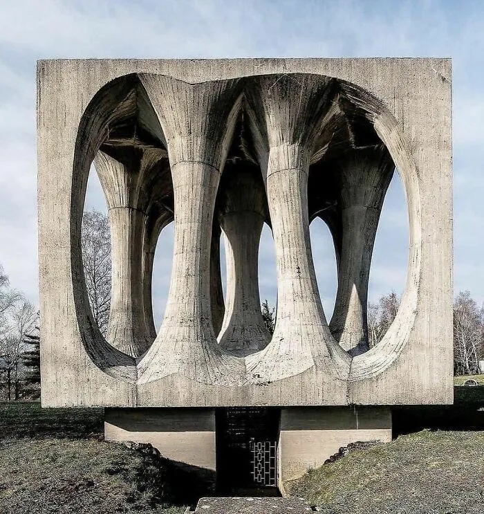 30 Pics That Perfectly Sum Up Brutalist Architecture, As Shared On This Online Page (New Pics)