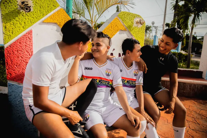 I Found A Soccer Team In The South Of Mexico Made Up By LGBTQ Members Only (10 Pics)