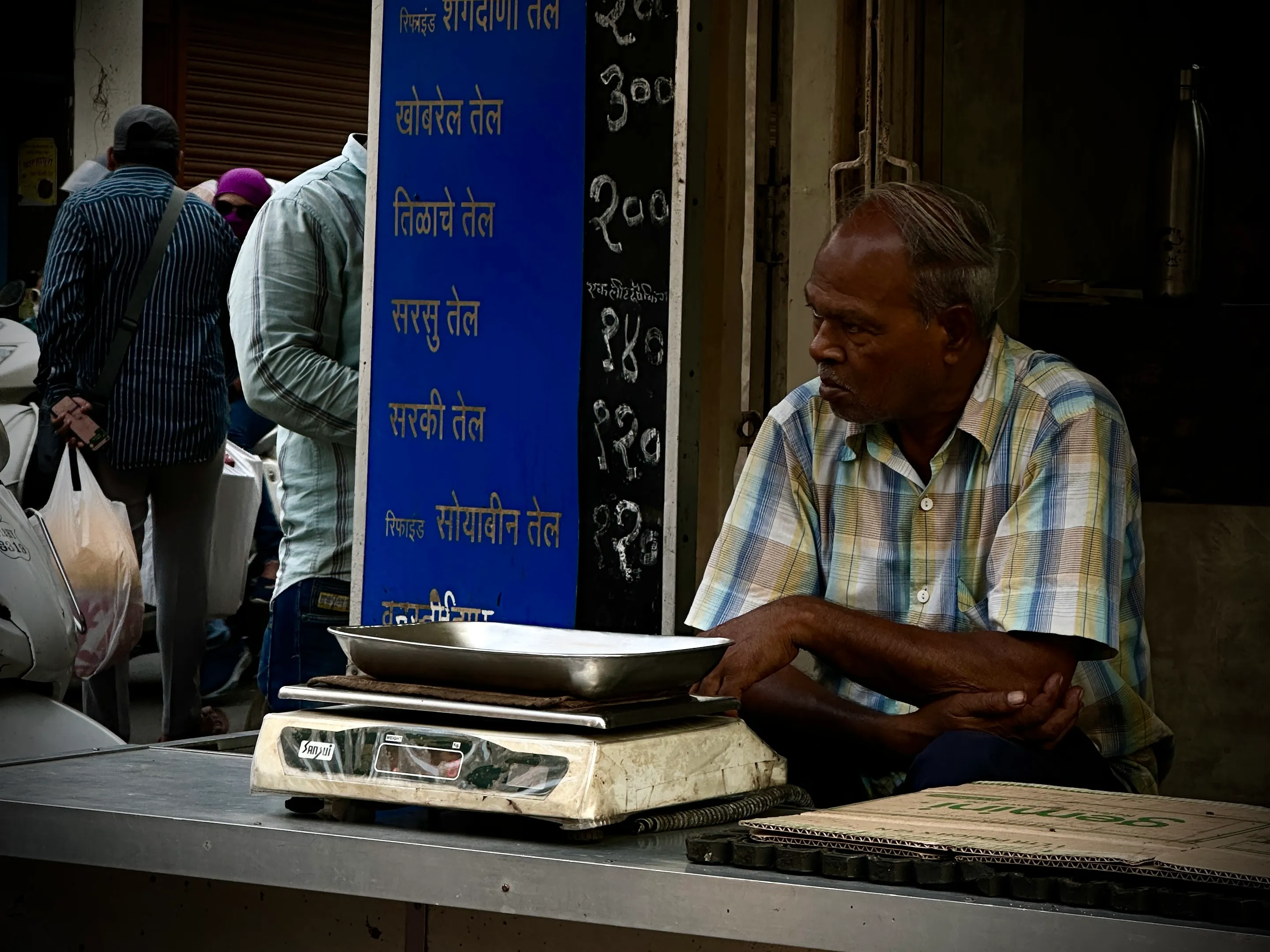 The Art Of Captivating Street Photography: An Amateur's Perspective On Documenting Public Life