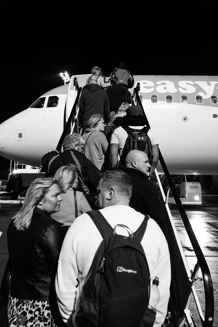 I Have Documented Each Stage Of Catching A Flight From A Passenger's Perspective (40 Pics)