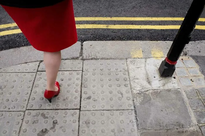 30 Divertidas coincidencias captadas en las calles por este fotógrafo (nuevas fotos)