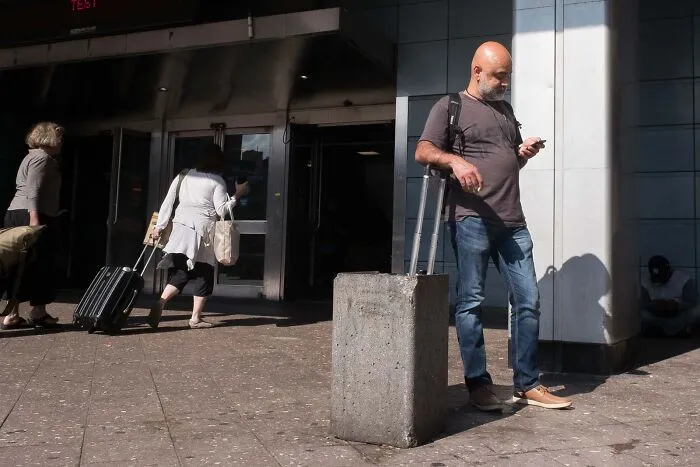 30 Divertidas coincidencias captadas en las calles por este fotógrafo (nuevas fotos)