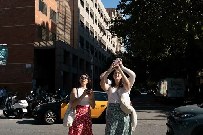 30 Divertidas coincidencias captadas en las calles por este fotógrafo (nuevas fotos)