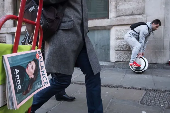 30 Divertidas coincidencias captadas en las calles por este fotógrafo (nuevas fotos)