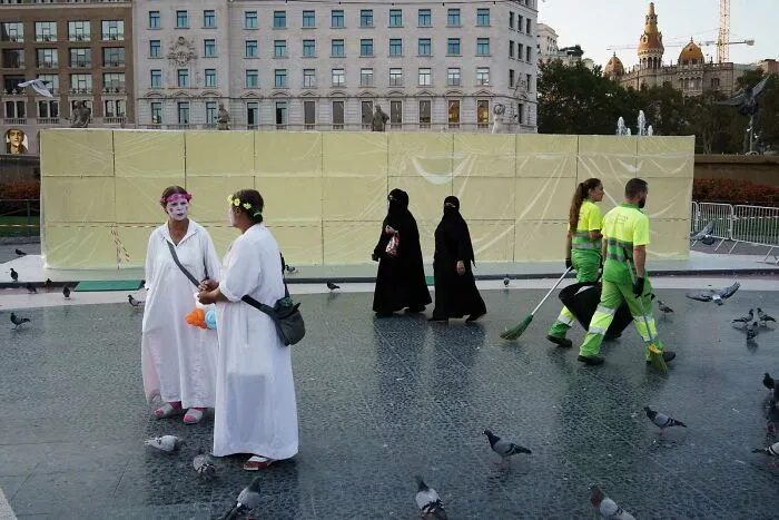 30 Divertidas coincidencias captadas en las calles por este fotógrafo (nuevas fotos)