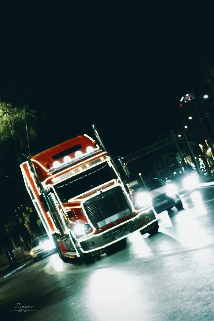 Cyberpunk Athens 2124: Night Street Photography By Zouan Kourtis (12 Pics)