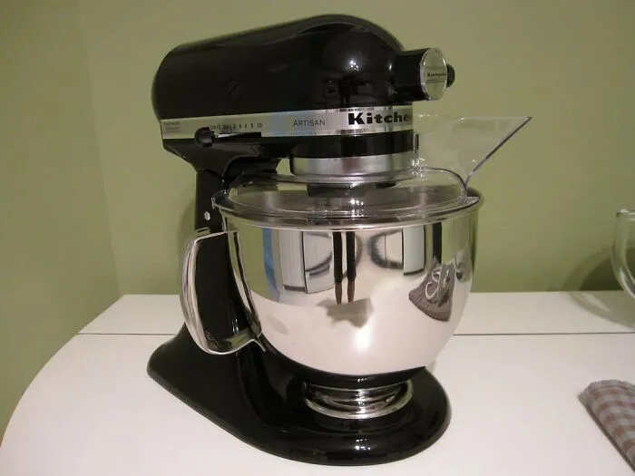 30 Lucky People Share The Best 'Treasures' They've Found While Shopping Secondhand