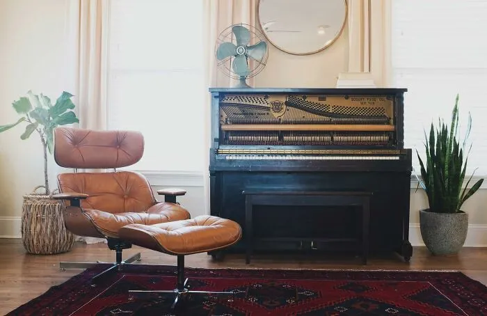 30 Lucky People Share The Best 'Treasures' They've Found While Shopping Secondhand