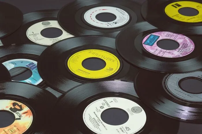 30 Lucky People Share The Best 'Treasures' They've Found While Shopping Secondhand