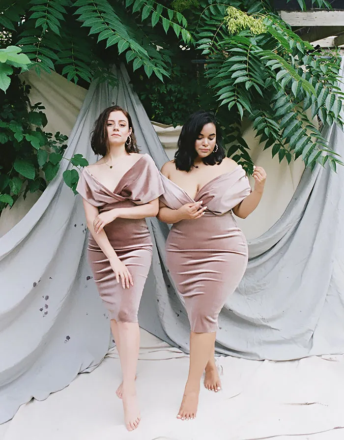 “Style, Not Size”: Two Friends Wear The Same Outfit To Show There Is No “Ideal” Body Type (38 New Pics)
