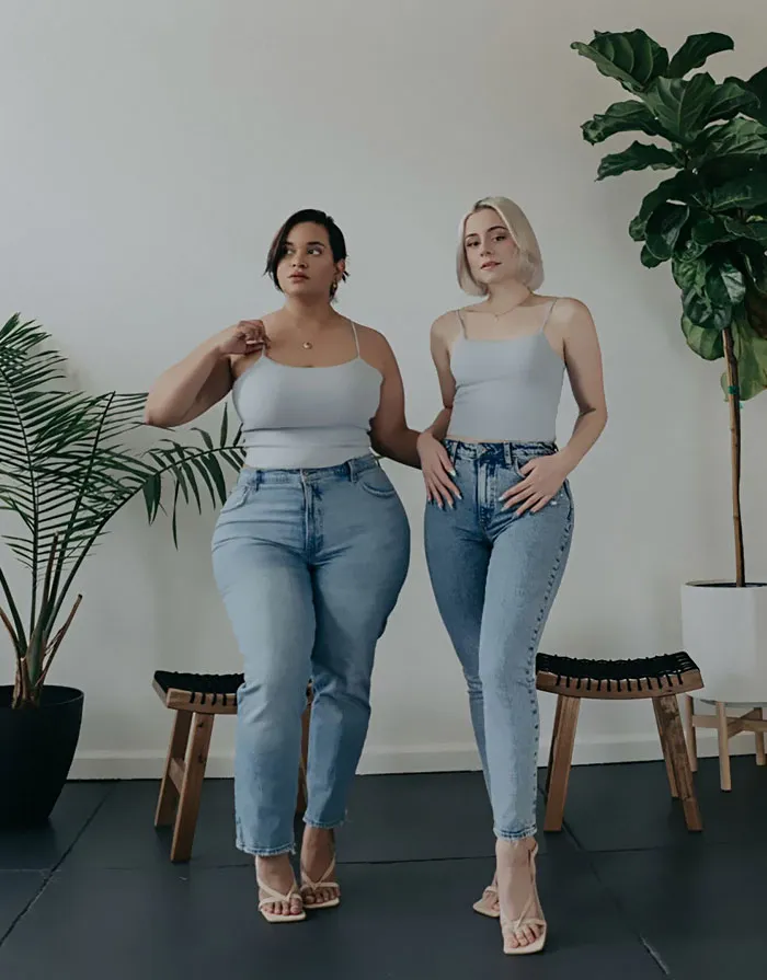 “Style, Not Size”: Two Friends Wear The Same Outfit To Show There Is No “Ideal” Body Type (38 New Pics)