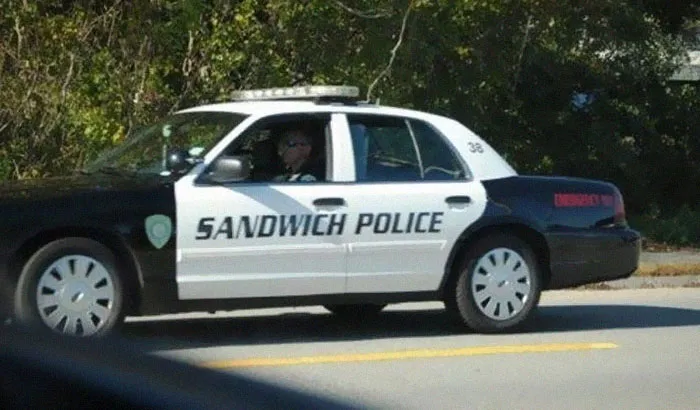 50 Times Signs Had No Right To Be This Funny, As Shared In This Facebook Group