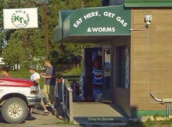 50 Times Signs Had No Right To Be This Funny, As Shared In This Facebook Group