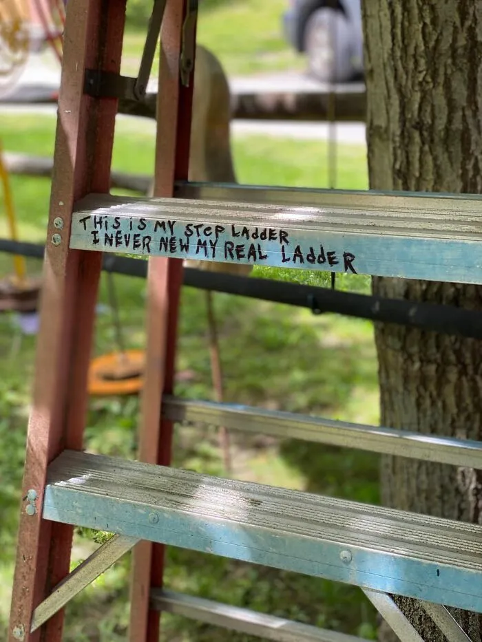 50 Times Signs Had No Right To Be This Funny, As Shared In This Facebook Group