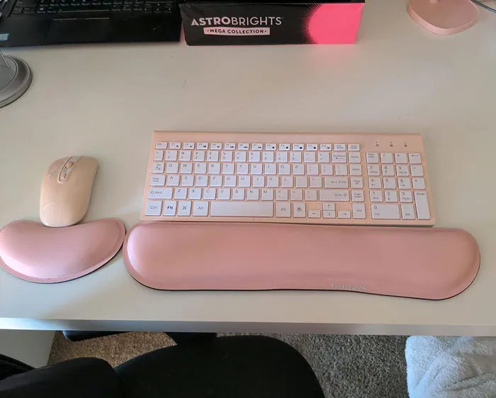 Give Your Poor Wrists A Break With The <a Style="Display:inline;" Href="Https://Www.amazon.com/Dp/B01m11fluj?ascsubtag=5356473%2c17%2c42%2cd%2c0%2c0%2c0%2c0%3a0%2c73248%2c0%2c0%2c0&th=1&linkcode=ll1&tag=bpeagle-20&linkid=5a72ff4fca9bb202504061b79bb215b6&language=en_us&ref_=as_li_ss_tl" Target="_blank"><span Style="Font: Inherit; Color: #d74b1f;"> Fabric Keyboard Wrist Rest Set</Span>! Because Typing Shouldn't Be A Pain In The Wrist (But Let's Be Real, It Often Is)