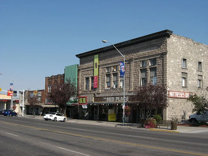 “Something Bad Is Happening There”: 30 Weird And Cult-Like Towns Across The USA
