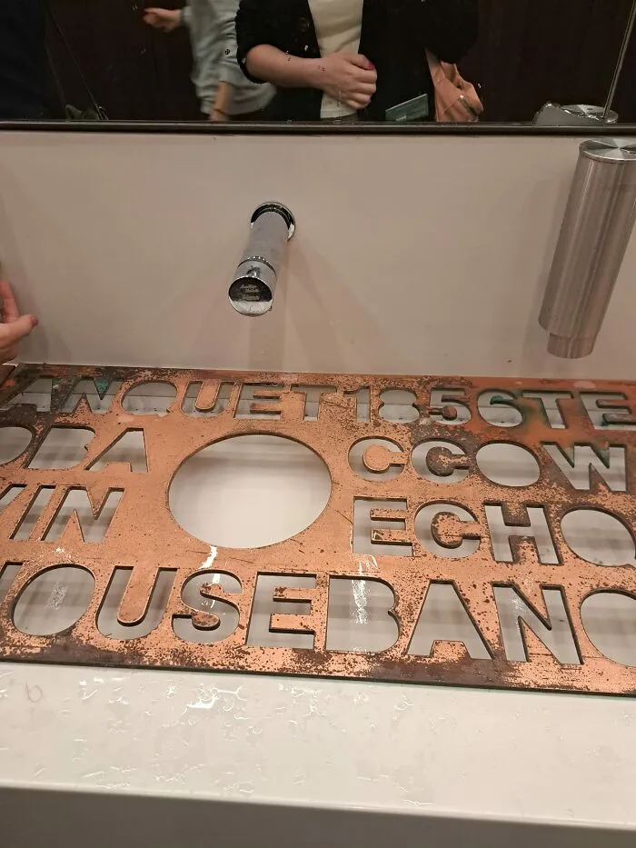Lavabo en un centro comercial de Dublín