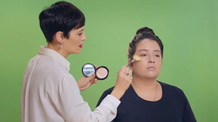 Join the <a style="display:inline;" href="https://www.domestika.org/en/courses/2459-introduction-to-professional-makeup-techniques" target="_blank" rel="noopener"><span Style="Font:inherit;color:#d74b1f;">  'Introduction to Professional Makeup Techniques' course </Span> to perfect your glamour with world-famous MAC ambassador and Liceu de Maquiagem founder, Vanessa Rozan.