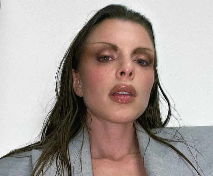 “That Salt Sprinkling Prick”: 45 Celebs That Refused To Let Go Of Their 15 Minutes Of Fame