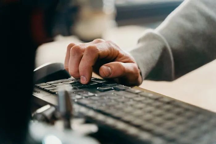 30 Stories Of New Hires Messing Up So Bad They Got Sacked