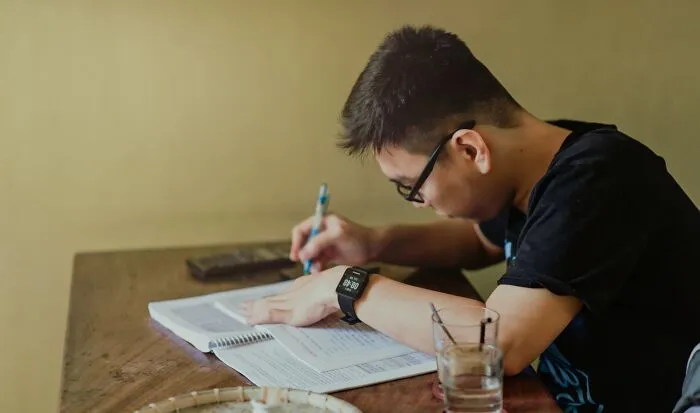 30 People Who Graduated With “Useless Degrees” Came Online To Reveal What They Are Doing Now