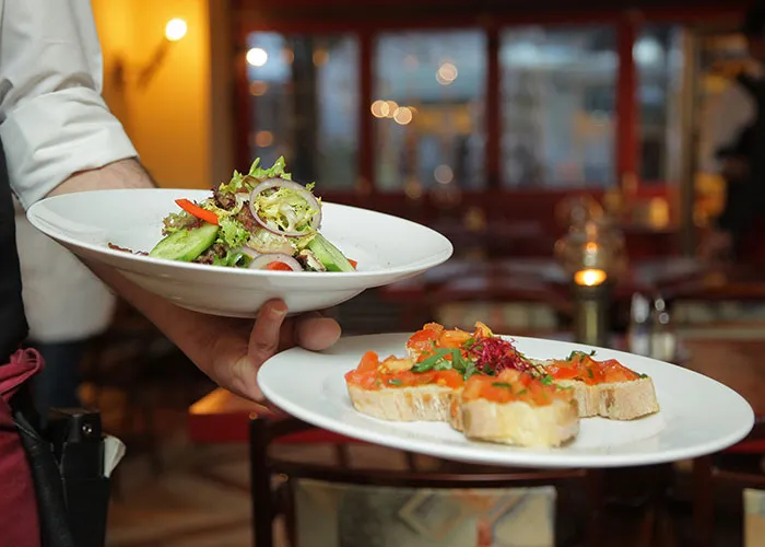 “Everyone Will Hate You”: 35 Restaurant Workers Reveal Dirty Secrets You Might Not Want To Know