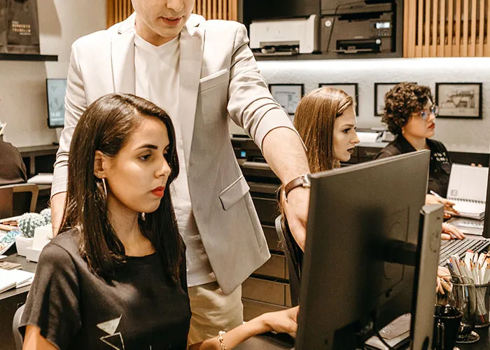 30 Signs Of A Toxic Workplace That Many People Are So Used To, They Don't Recognize Them
