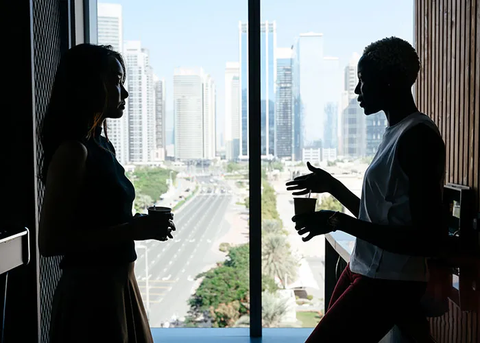 30 Signs Of A Toxic Workplace That Many People Are So Used To, They Don't Recognize Them