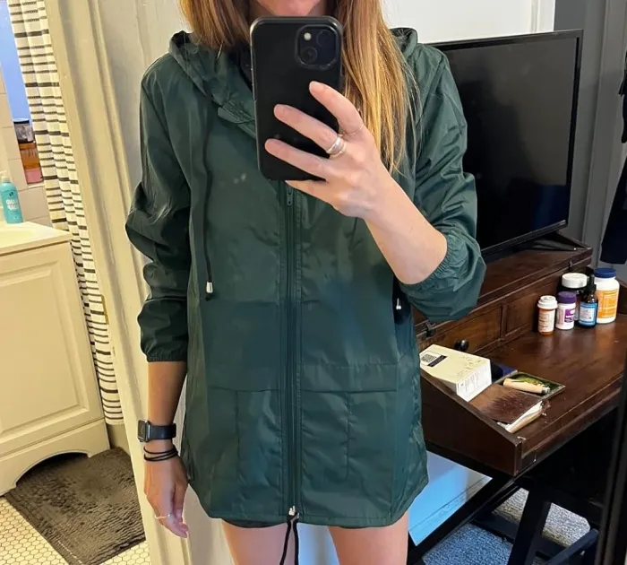 Stay Storm-Ready With This <a Style="Display:inline;" Href="Https://Www.amazon.com/Dp/B07tbdk26m?ascsubtag=7615865%2c6%2c42%2cd%2c0%2c0%2cbf-Web-Hf%2c900%3a2%3b974%3a1%3b1125%3a2%2c43194993%2c0%2c0%2c0&linkcode=ll1&tag=bpjaguar-20&linkid=fa56400bcb474d137999aae5f645f6f7&language=en_us&ref_=as_li_ss_tl" Target="_blank"><span Style="Font: Inherit; Color: #d74b1f;"> Lightweight Windbreaker</Span> And Pack It So Tiny, It’s Like It’s Not Even There— Until You Need It, Of Course