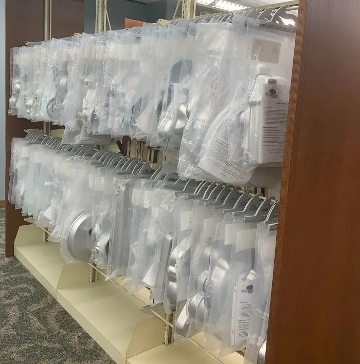 Esta biblioteca tiene moldes para pasteles que puedes tomar prestados