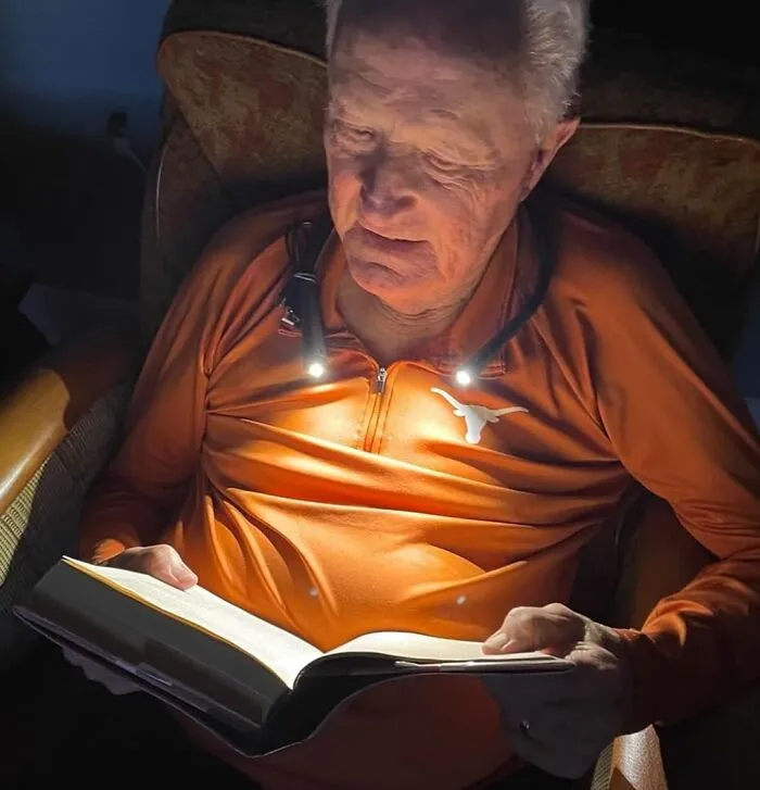 Brighten Bedtime Reading With <span Style="Font:inherit;color:#d74b1f;"> LED Neck Light</Span> - Illumination Innovation!