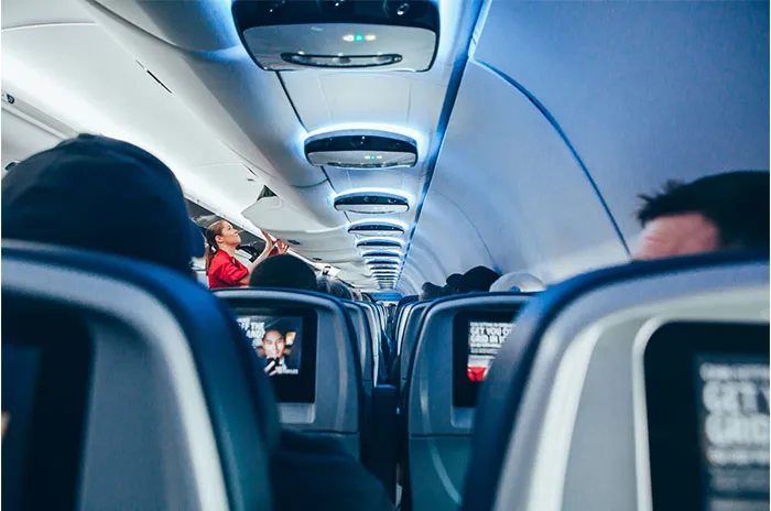 34 Frequent Fliers Share Unwritten Rules That Passengers Should Follow On Airplanes