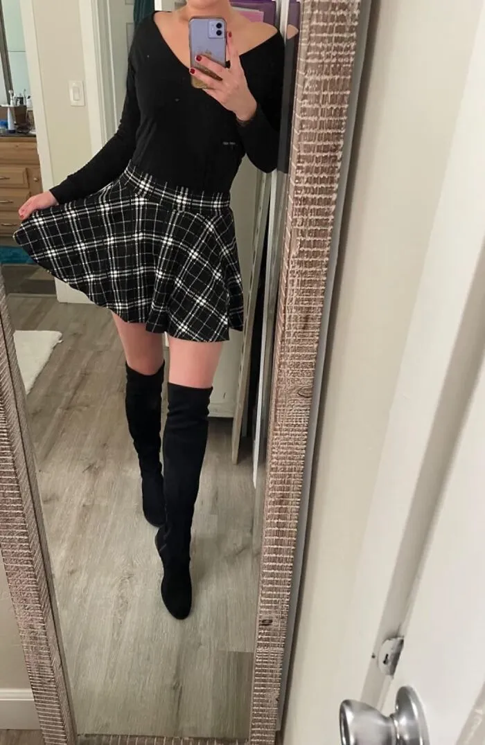 From Pirouettes To The Perfect Plié, This <span Style="Font:inherit;color:#d74b1f;"> Stretchy Flared Skater Skirt With Shorts </Span> Has Got You Covered. It's The Twirl Champion For Your Wardrobe — Every Flip's A Hit When You've Got Secret Shorts Underneath!
