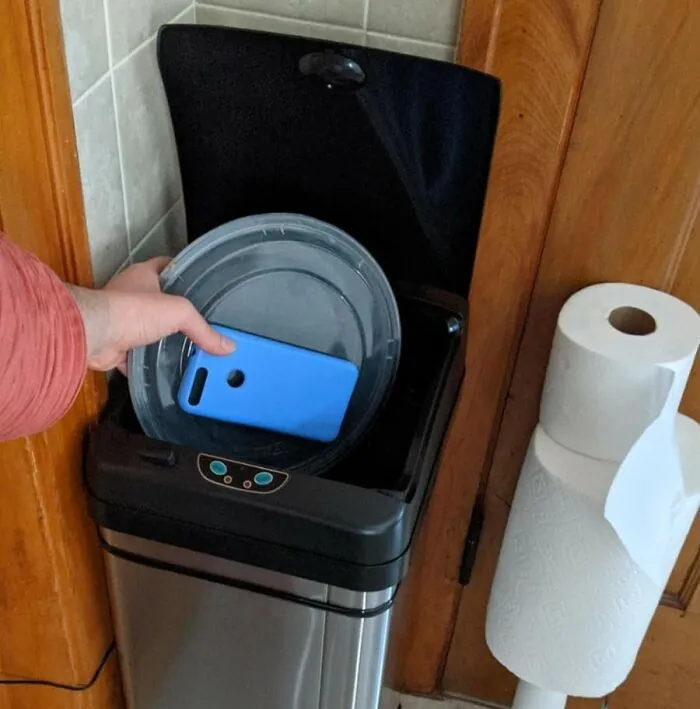 This <span Style="Font:inherit;color:#d74b1f;"> Amazing Trash Can </Span> Features A 100% Touch-Free Sensor Lid That Opens And Closes Automatically With Just The Motion Of Your Hand. No More Germs, No More Mess, No More Hassle!