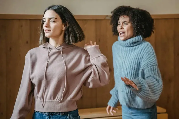 “Take The Hint”: 50 Things People Should Do That Are Basically “Unwritten Rules”