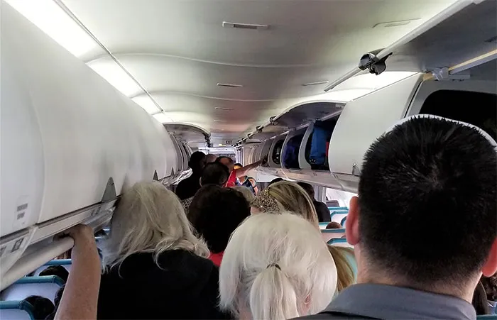 34 Frequent Fliers Share Unwritten Rules That Passengers Should Follow On Airplanes