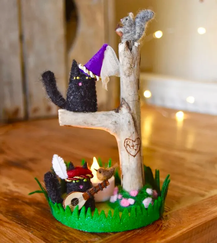 Medieval Romance - Kitty Tea Light Holder