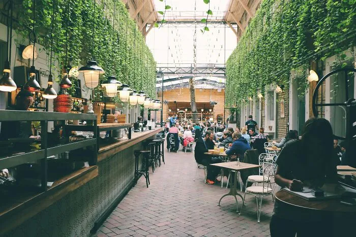 30 Stories Of Customers From Hell That These Servers Just Had To Vent About Online