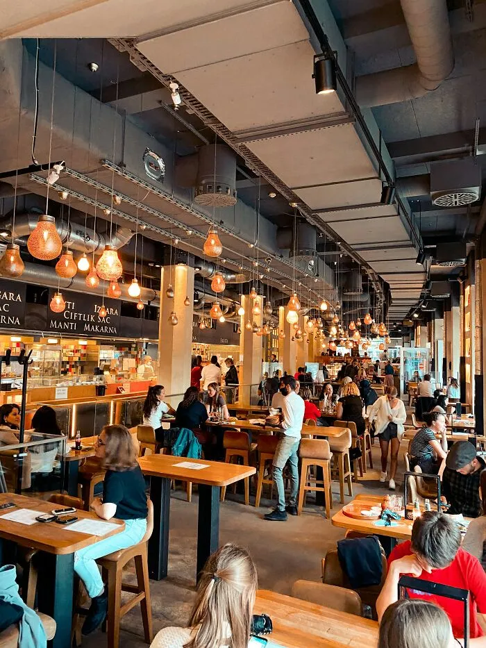 30 Stories Of Customers From Hell That These Servers Just Had To Vent About Online