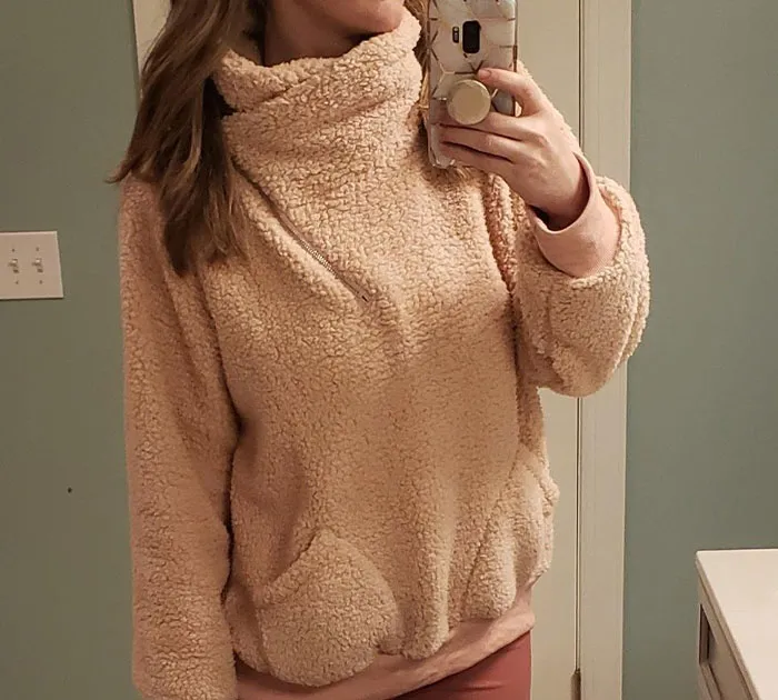 Lounge In Lavishness With This<span Style="Font:inherit;color:#d74b1f;"> Fuzzy Fleece Sweatshirt </Span>— It's The Closet Staple You Didn't Know You Needed But Now Won't Live Without